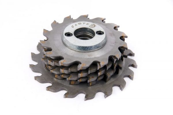 Dao-phay-do-nhom-Xingfa-cua-so-7-tang-180121-2-600x400